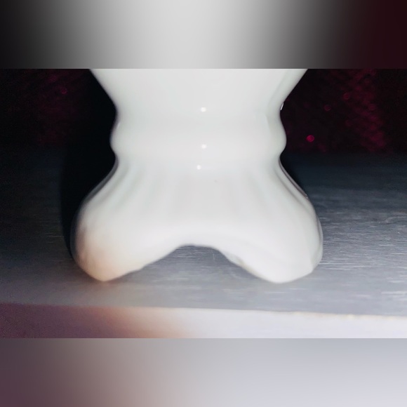 Pretty Bird Vase- Definitely Vintage, hand Painted Gold Gilding and Parakeet’s - Picture 6 of 16